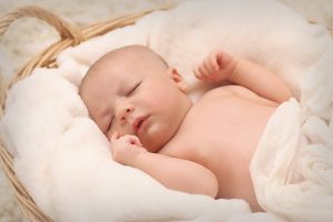 Tips Buat Moms yang Akan Berpergian Naik Pesawat Membawa Bayi